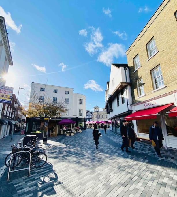 New Studio Flat Overlooking City Centre Kingston upon Thames  Esterno foto